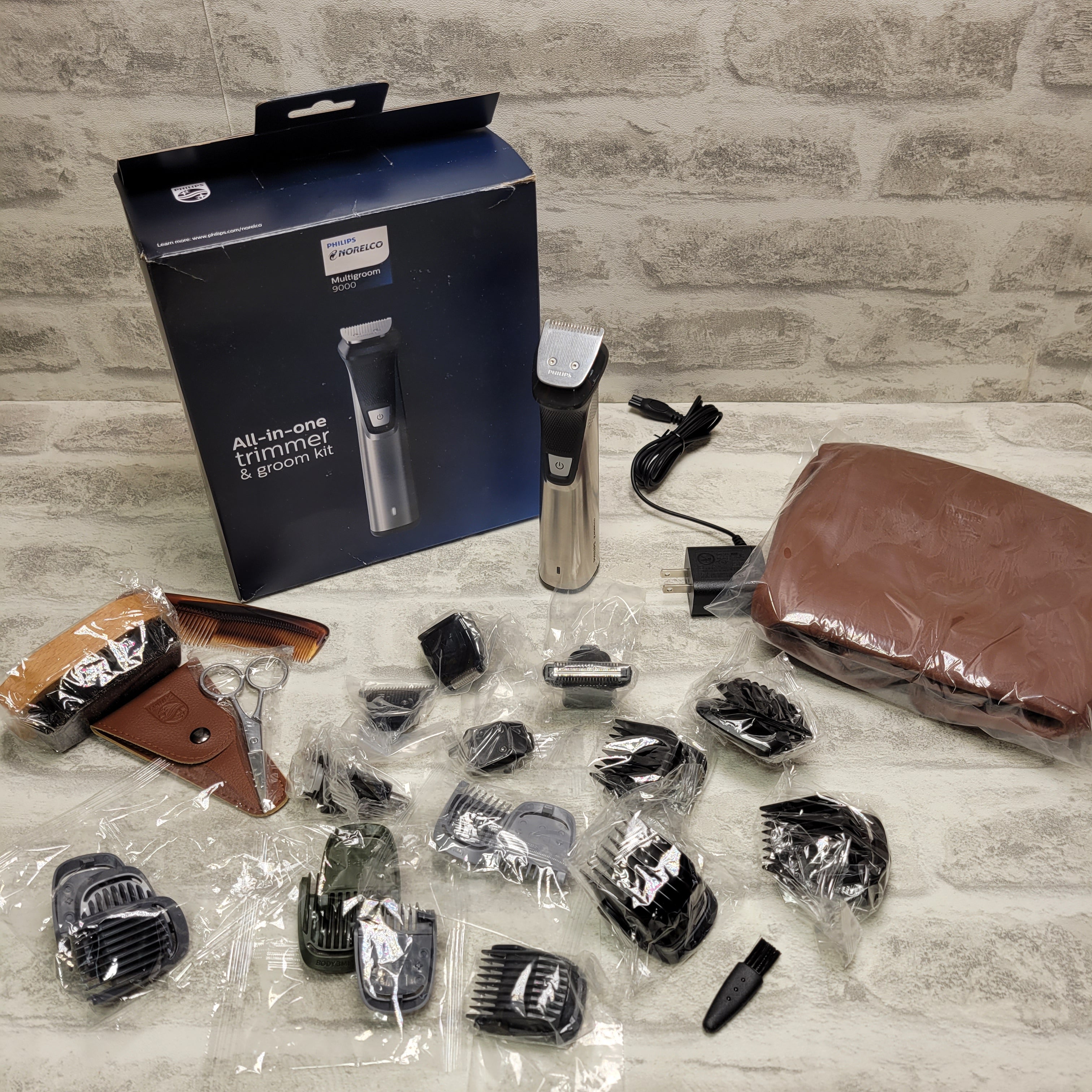 Philips Norelco Multi Groomer 29 Piece Mens Grooming Kit (7610129809646)